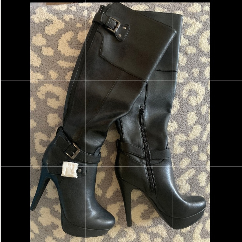 Guess knee high platform boot. Size 6